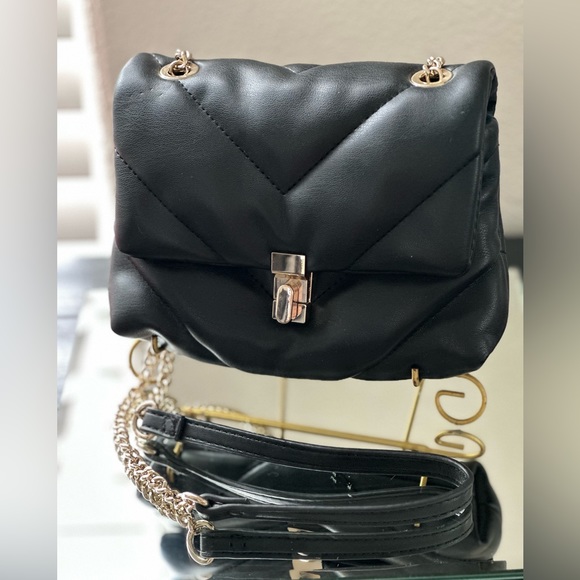 Zara Petite Quilted Handbag in Black with Gold Chain, New without tags - Picture 3 of 7